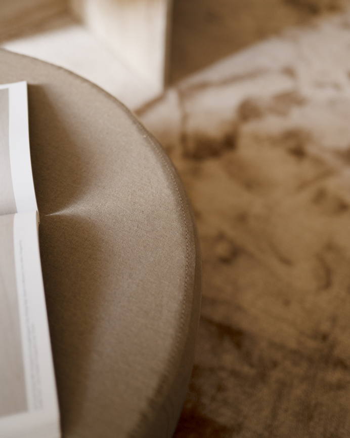 Pouf in Taupe-Ton in 60x34cm