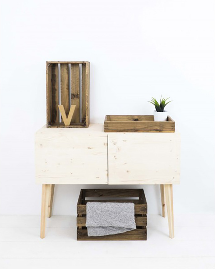 Solid wood medium-sized dark oak box.