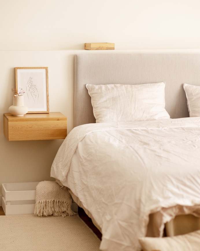 Upholstered headboard in smooth polyester in bone color of various sizes.