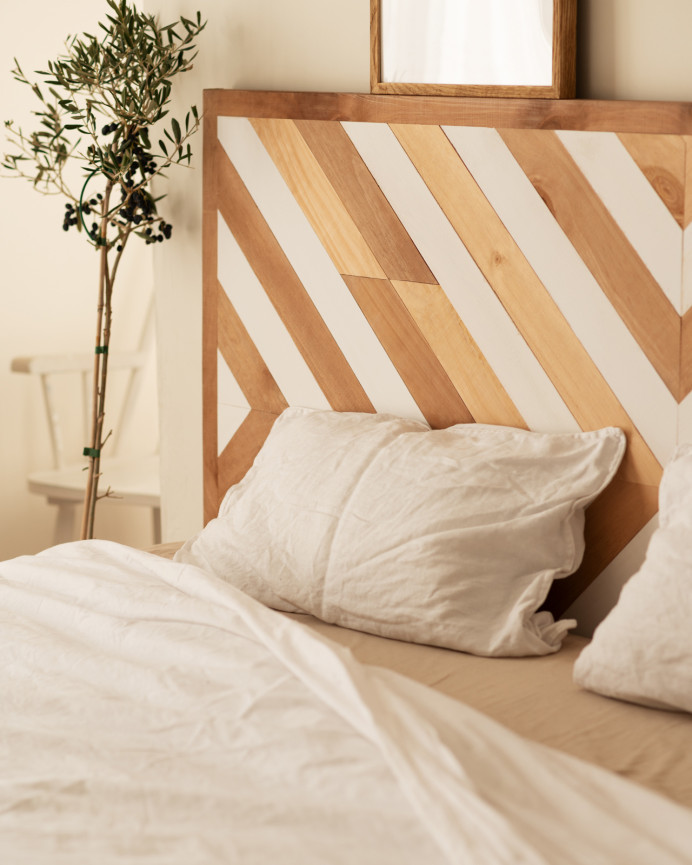 Solid wood headboard in natural dark oak and white tone measuring 165x85cm.