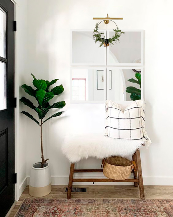 Set of 4 square wall mirrors in white wood tone, 30x30cm.