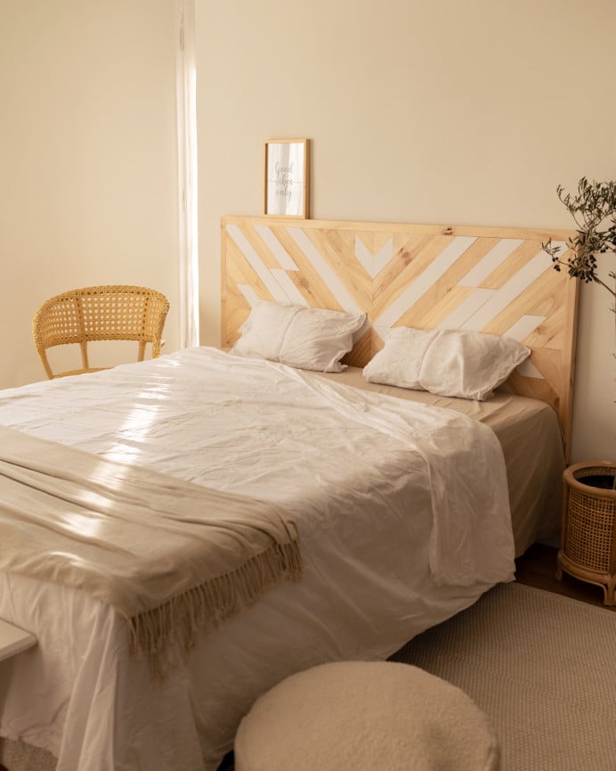 Solid wood ethnic style headboard in natural and white tones measuring 80x165cm.