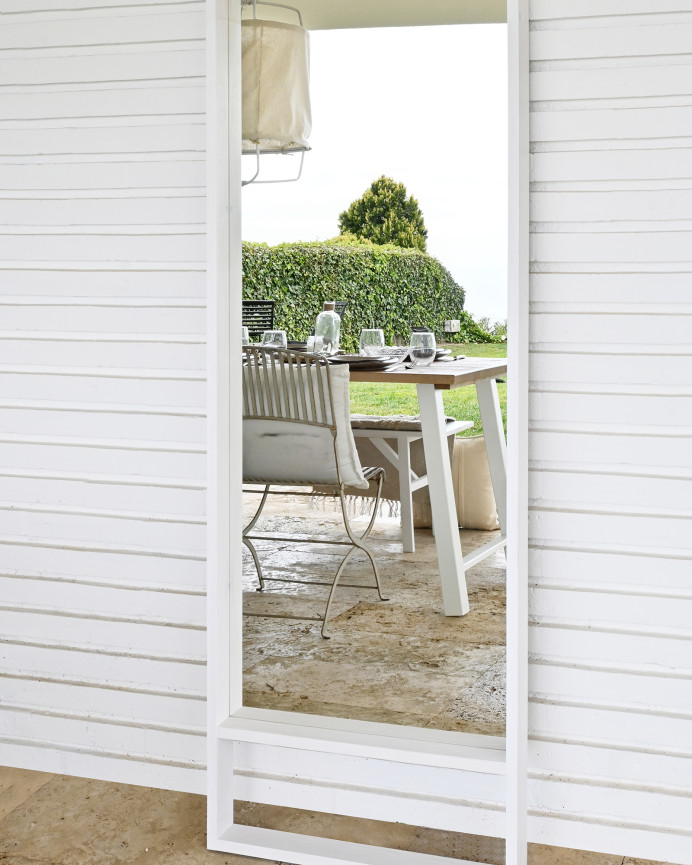 Solid wood effect mirror in white tone of various sizes