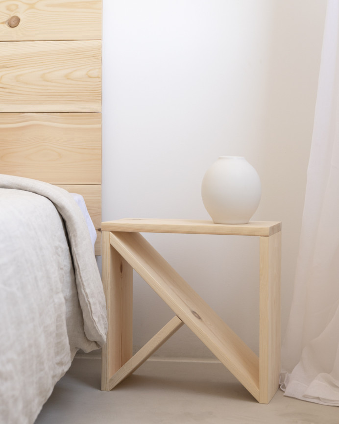 Pack 2 solid wood side tables in a natural tone in various sizes
