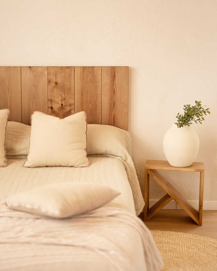 Pack 2 solid dark oak wood side tables in various sizes.
