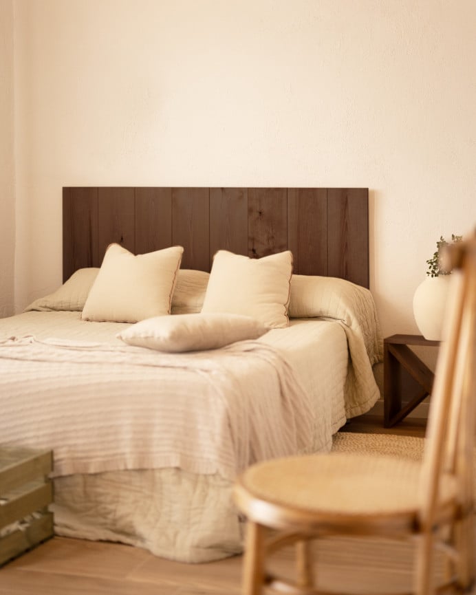 Pack solid walnut wood headboard and bedside tables in various sizes.