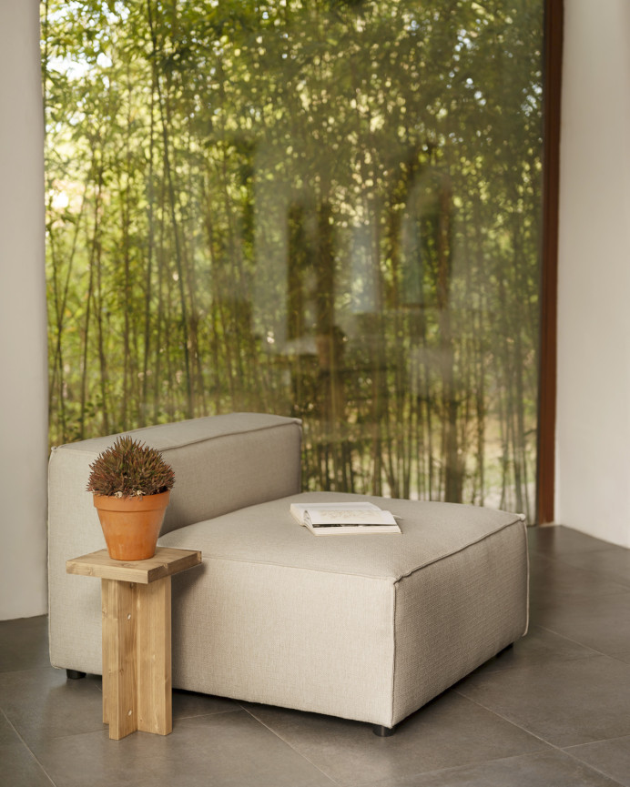 Light gray armchair measuring 110x90cm