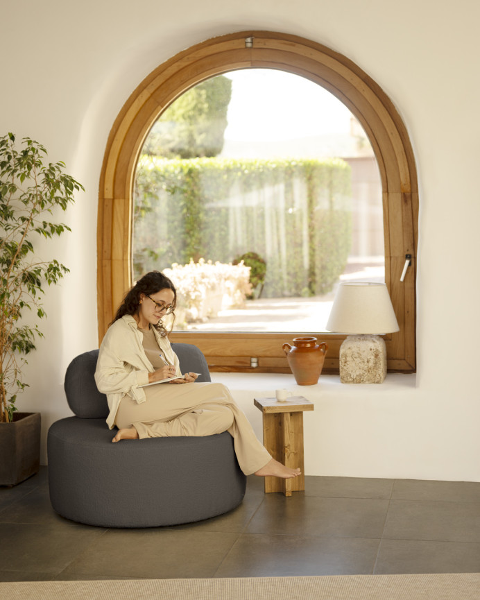 Round dark gray bouclé armchair measuring 91x71cm