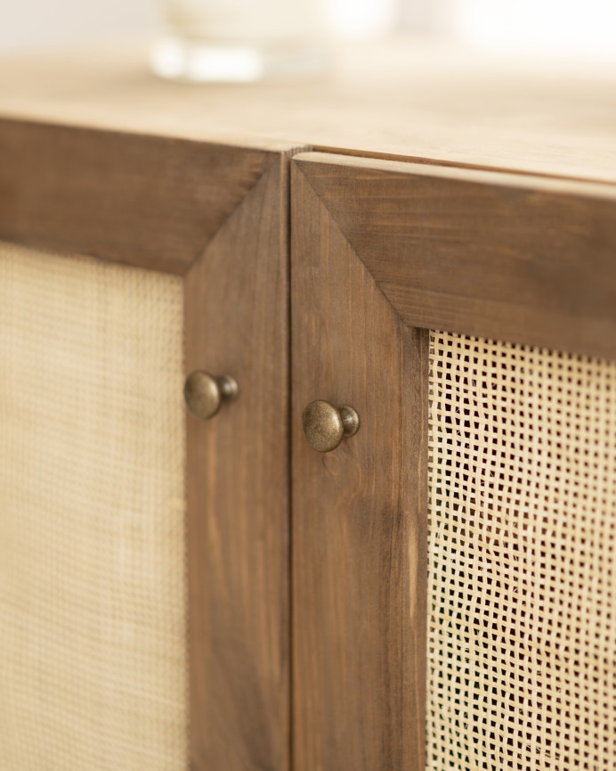 Solid wood and rattan sideboard with 2 doors in dark oak tone, measuring 100x80cm.