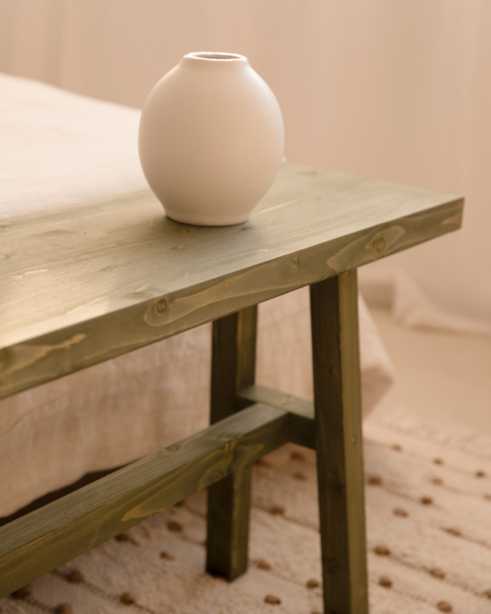 Solid wood stool in green tone, measuring 100x50cm
