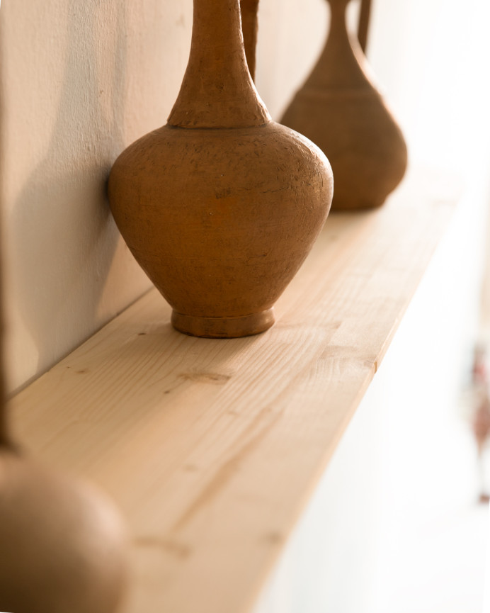 Pack of 3 floating rounded solid wood shelves in natural tone, various sizes.