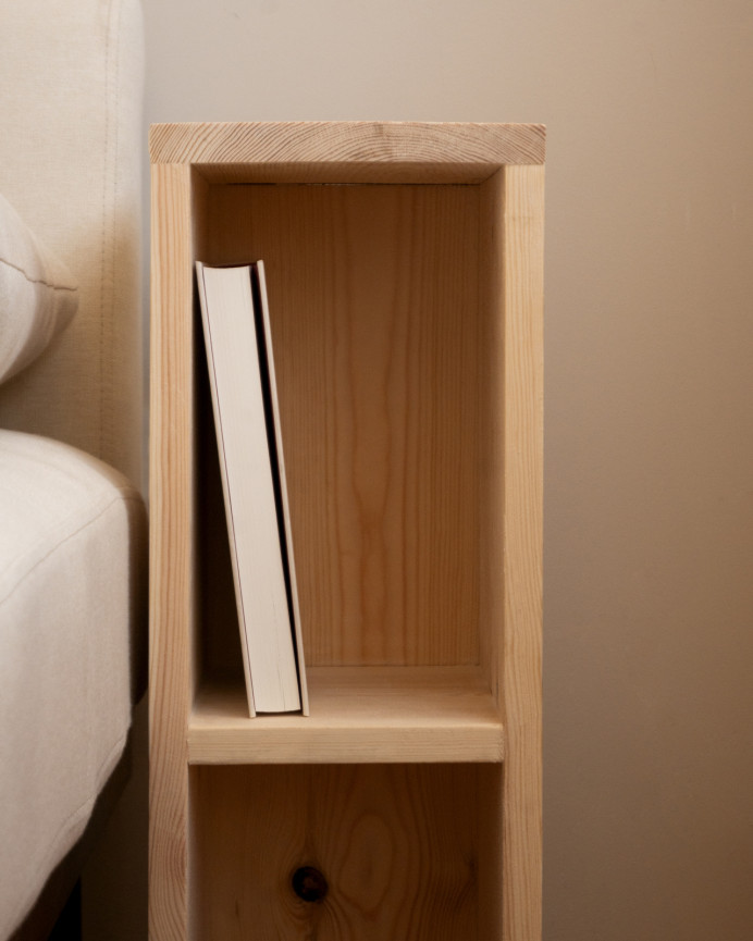 Solid wood bedside or auxiliary table in a natural tone measuring 60x20cm.