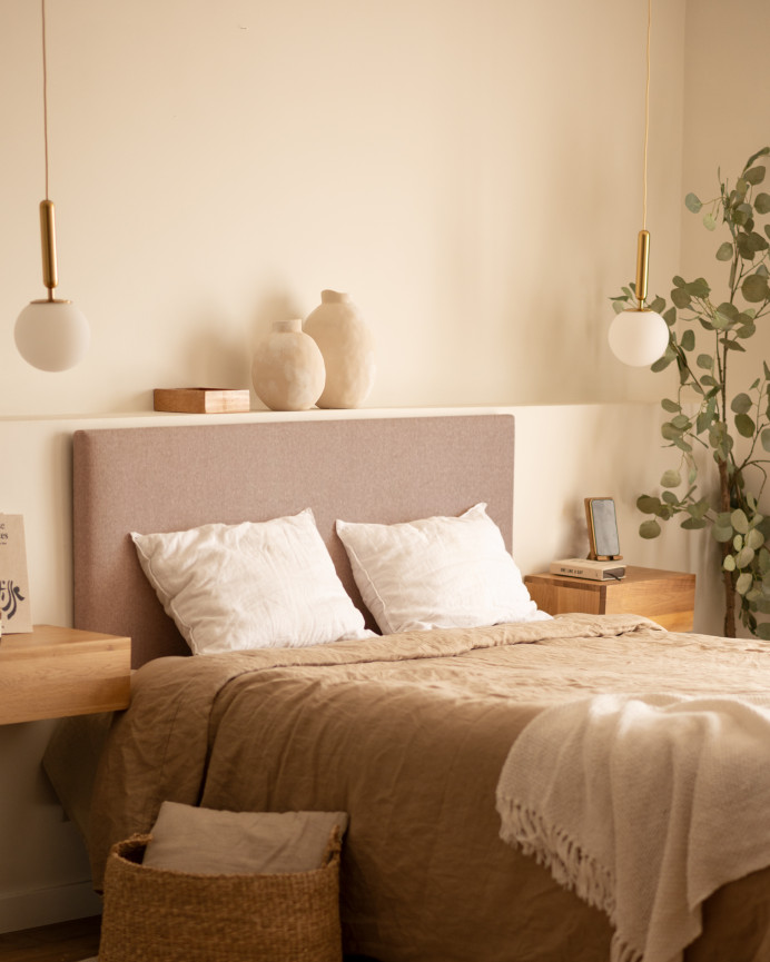 Upholstered headboard in smooth polyester in orange color of various sizes.