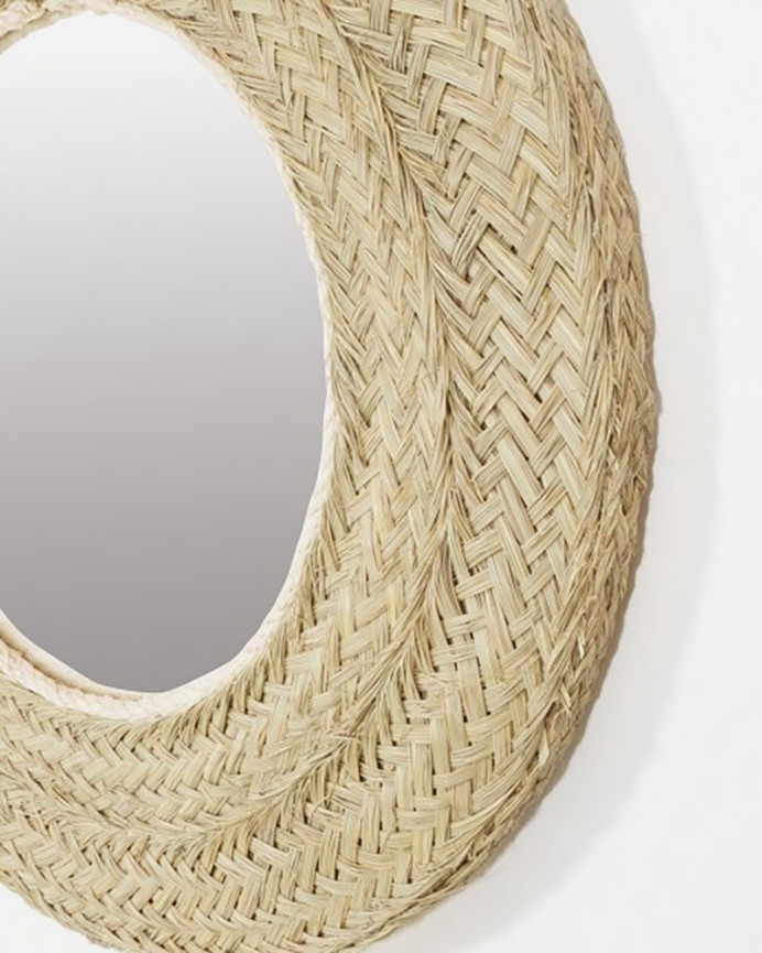 Round mirror made of various sizes of esparto grass