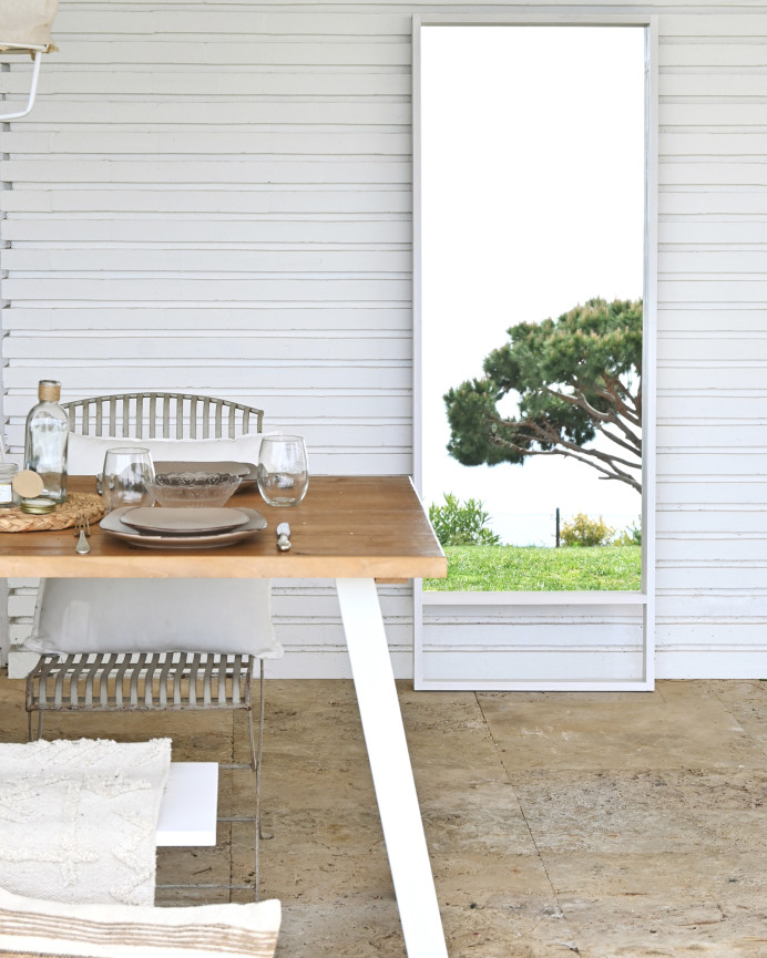 Solid wood effect mirror in white tone of various sizes