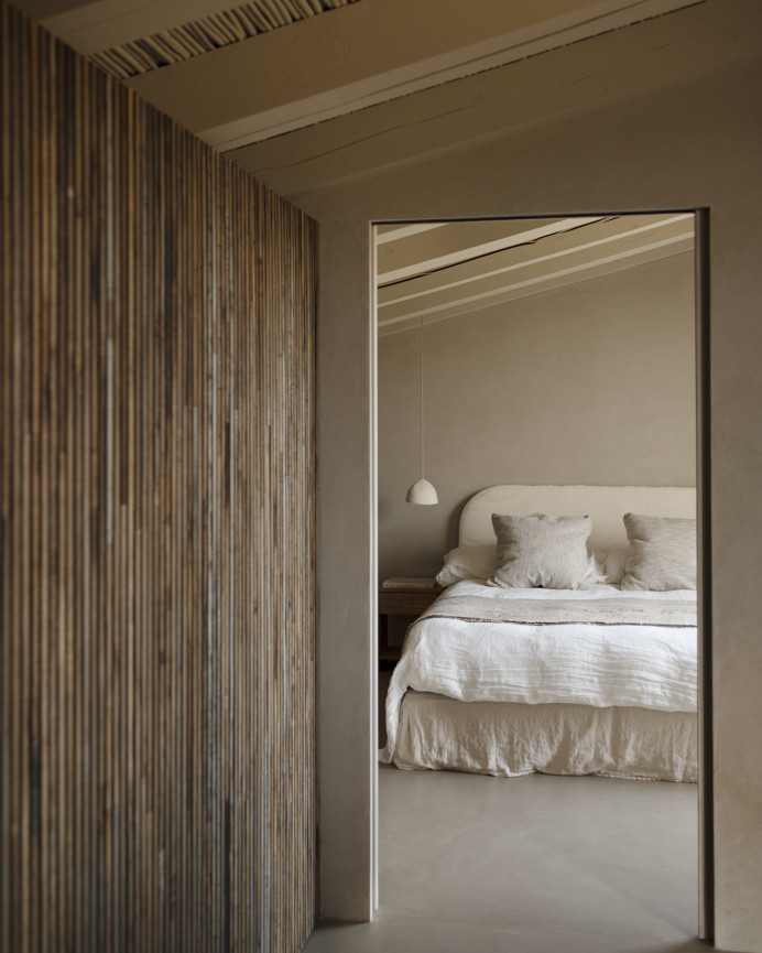 Cover for off-white velvet headboard in various sizes.