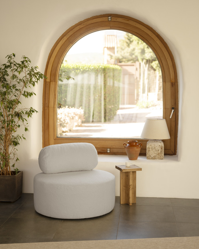 Round light gray bouclé armchair measuring 91x71cm