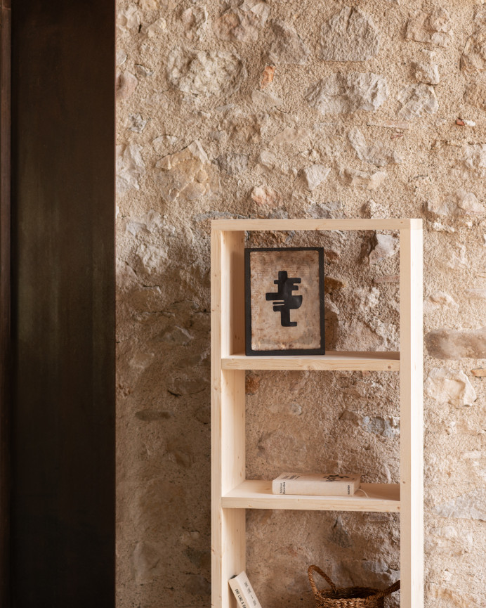 Solid wood shelf in natural tone, measuring 180x60cm.