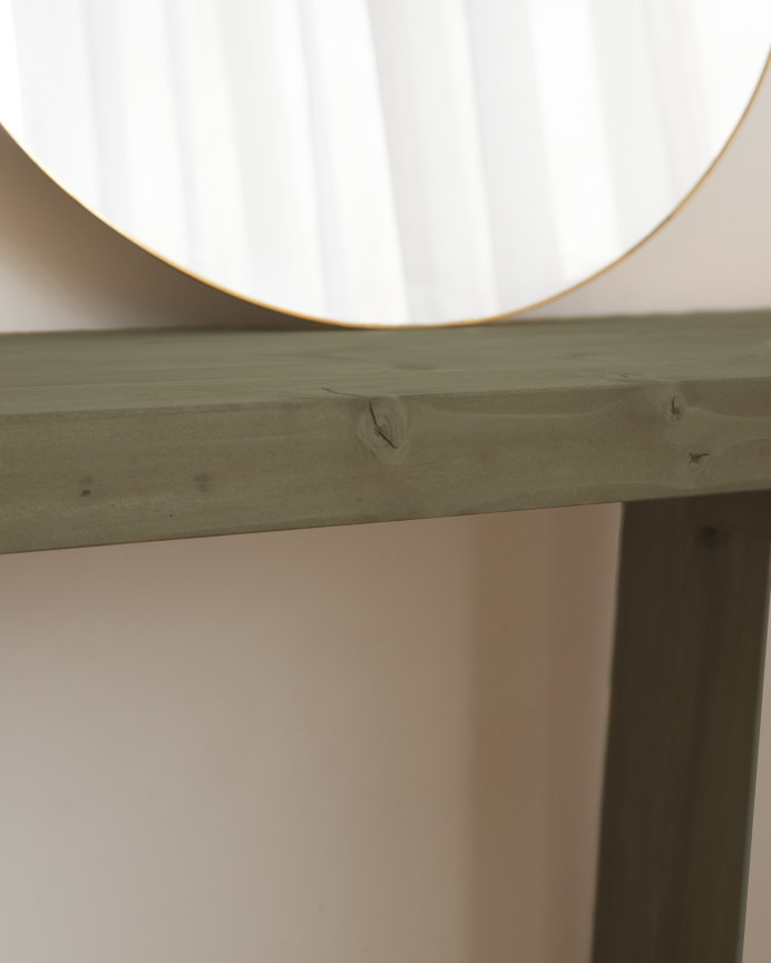 Solid wood console in green tone measuring 100x80cm.