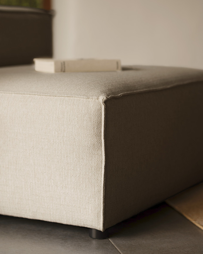Light gray armchair measuring 110x90cm