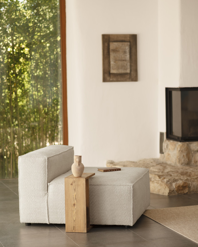Light gray bouclé armchair measuring 110x90cm.