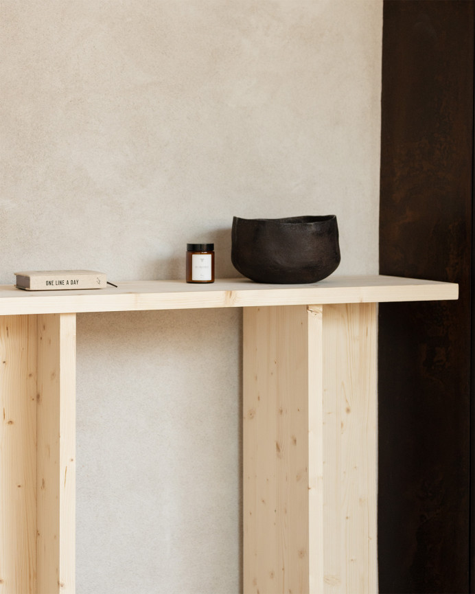 Solid wood console in a natural tone of 120x80cm.