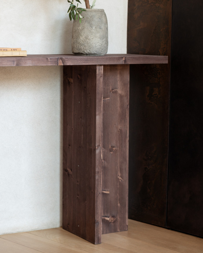 Solid walnut wood console table measuring 120x80cm.