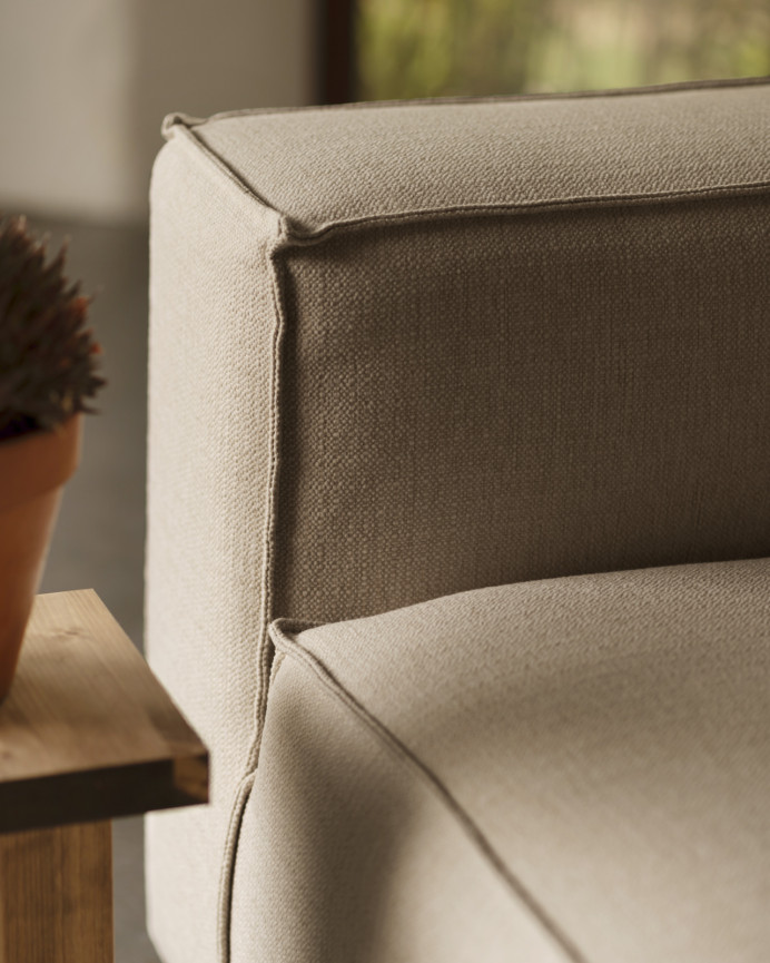 Light gray armchair measuring 110x90cm
