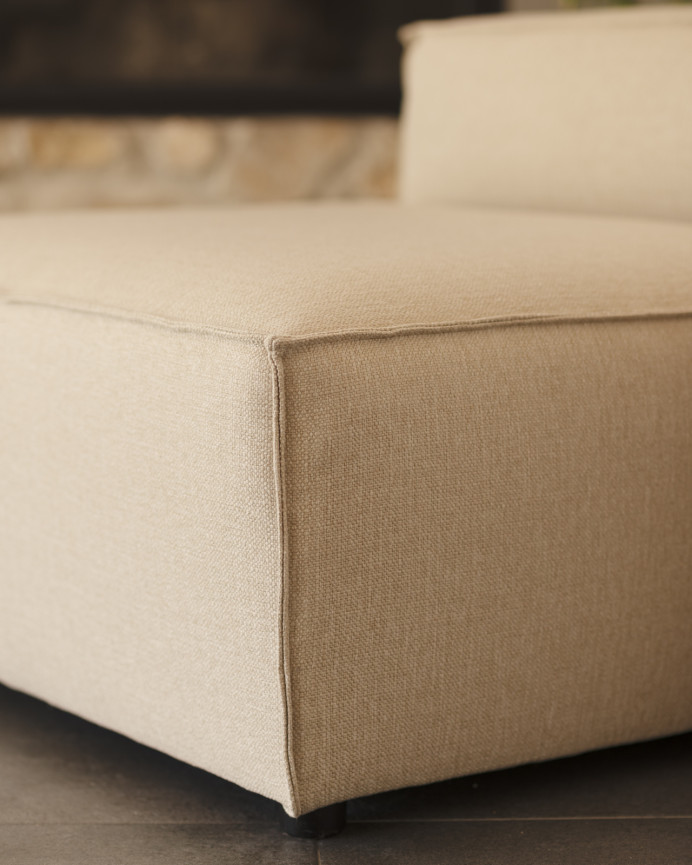 Brown beige armchair of 110x90cm.