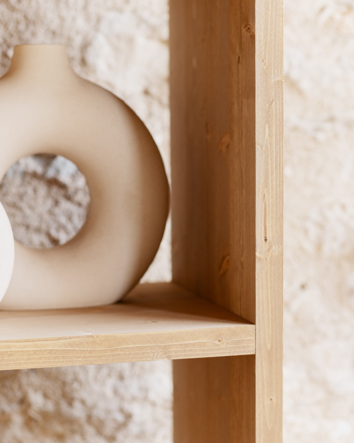 Solid wood shelf in medium oak tone, measuring 180x60cm.