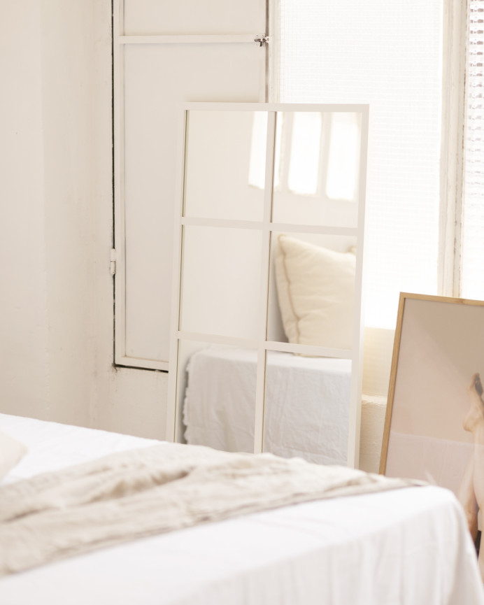 Wooden mirror in white color, 90x60cm.