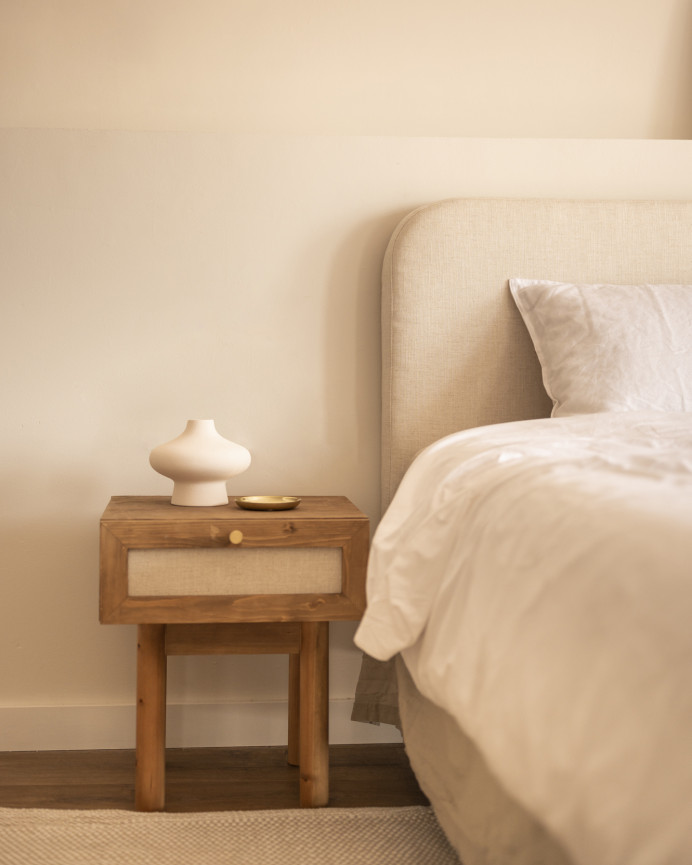 Pack of 2 solid wood nightstands with a dark oak tone and linen drawer, measuring 45x40cm.