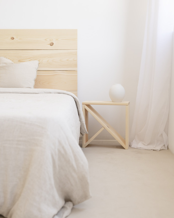 Pack 2 solid wood side tables in a natural tone in various sizes