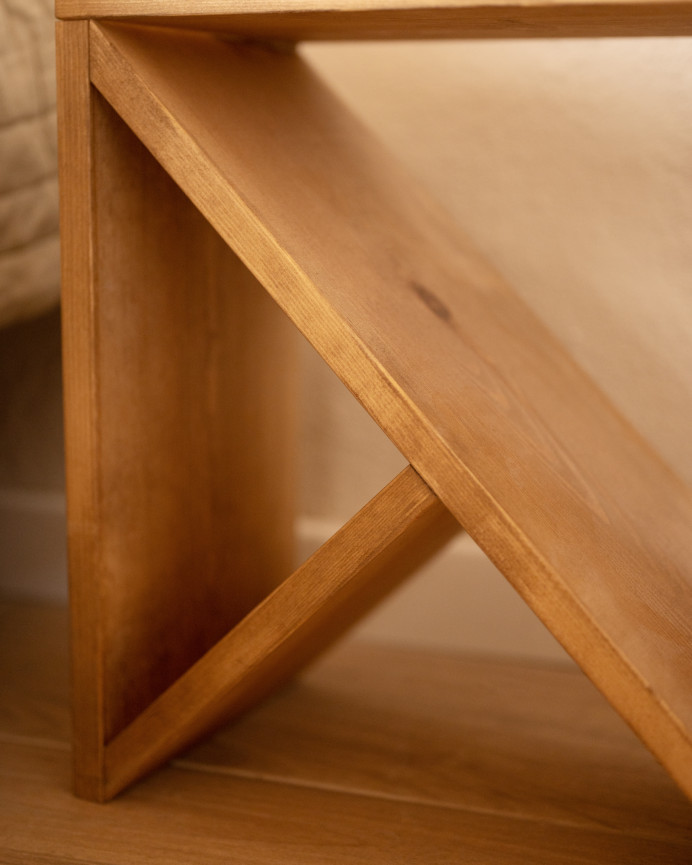 Pack 2 solid dark oak wood side tables in various sizes.