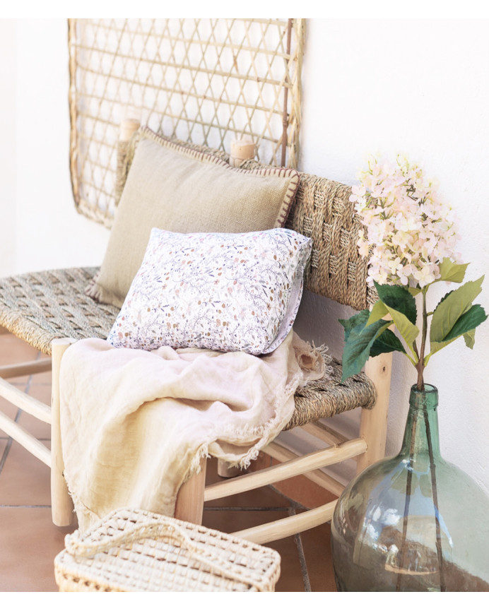 Braided palm bench with solid wood structure measuring 110x85cm.