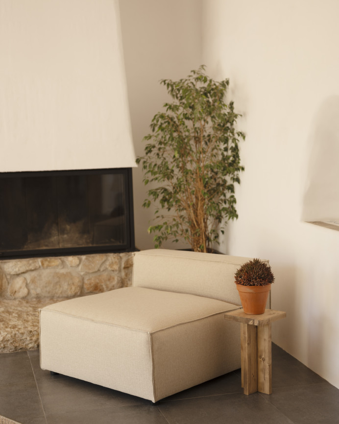Brown beige armchair of 110x90cm.