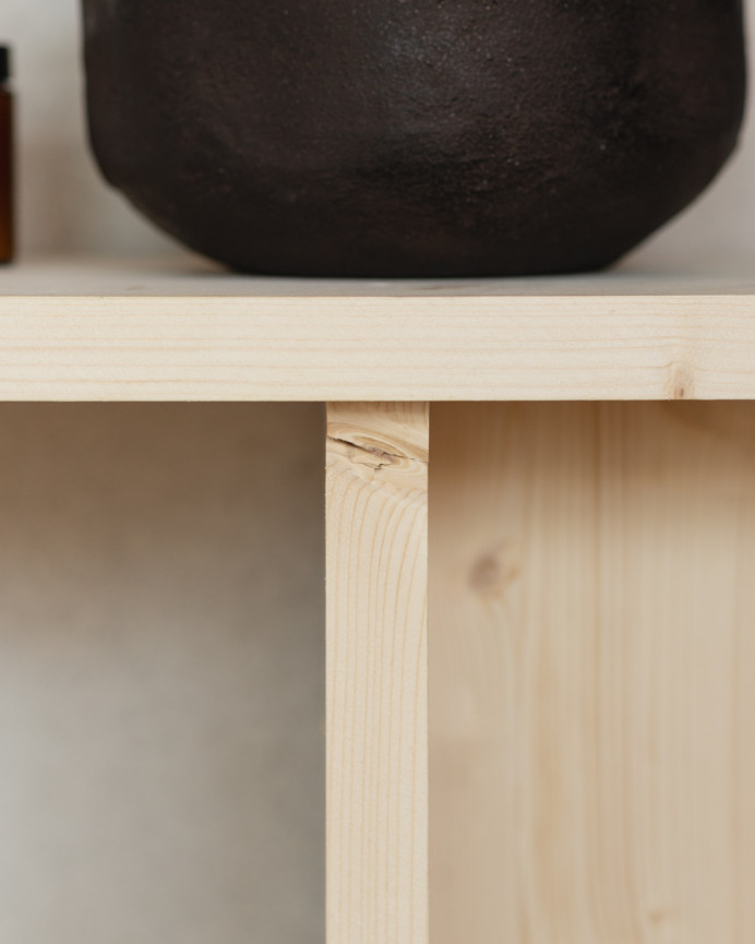 Solid wood console in a natural tone of 120x80cm.