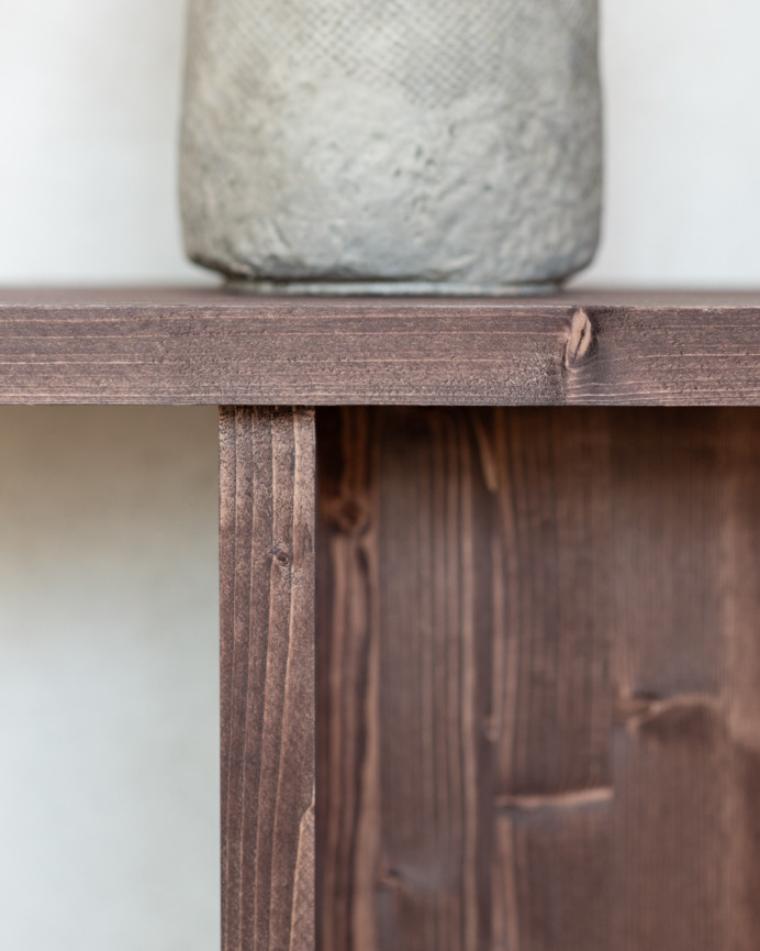 Solid walnut wood console table measuring 120x80cm.