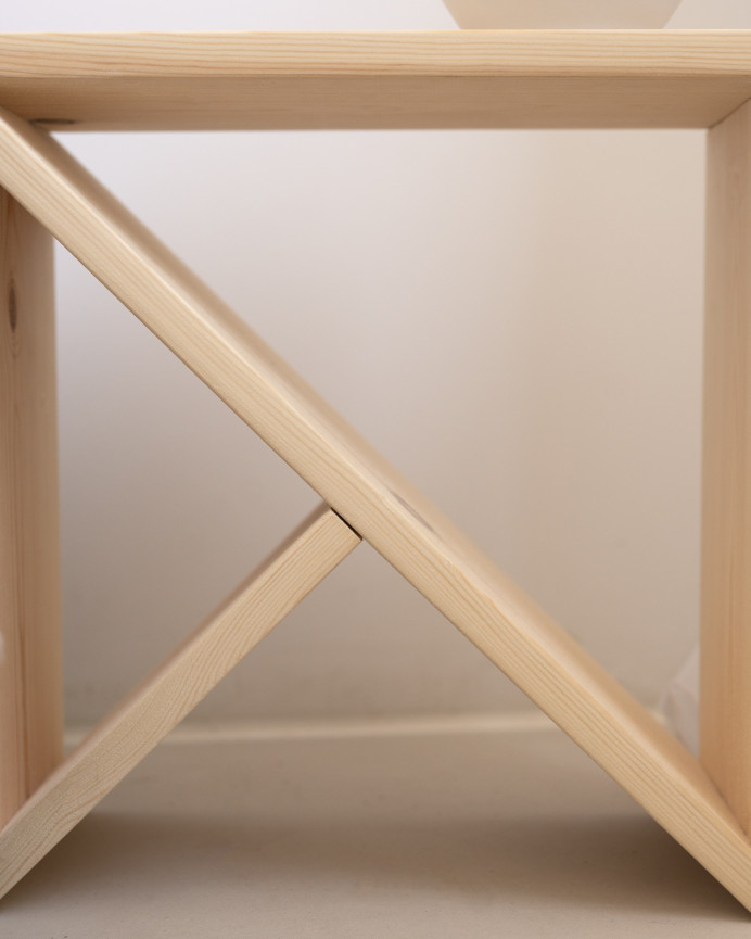 Pack 2 solid wood side tables in a natural tone in various sizes