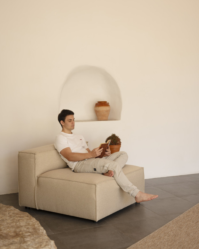 Brown beige armchair of 110x90cm.
