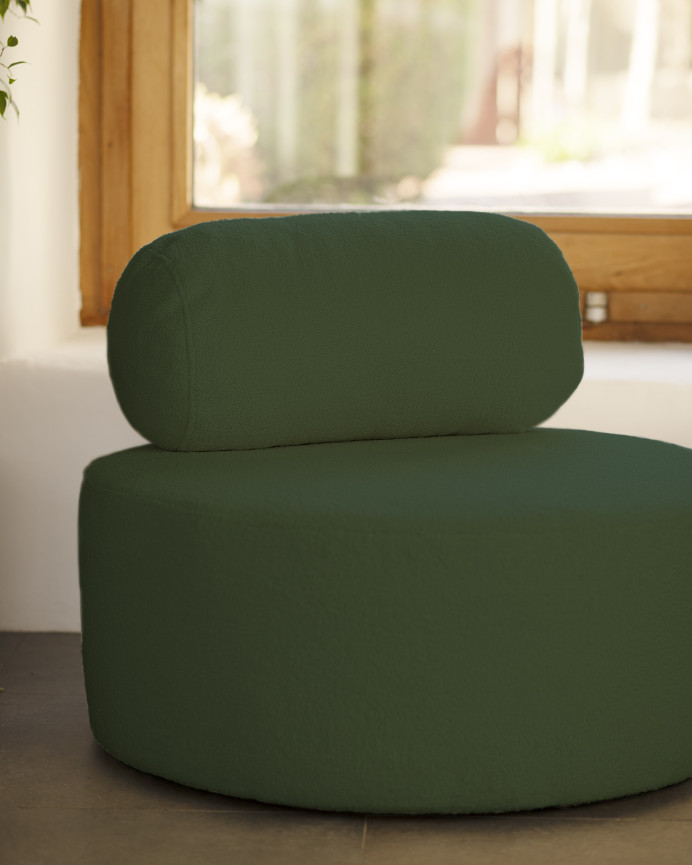 Round green bouclé armchair of 91x71cm.