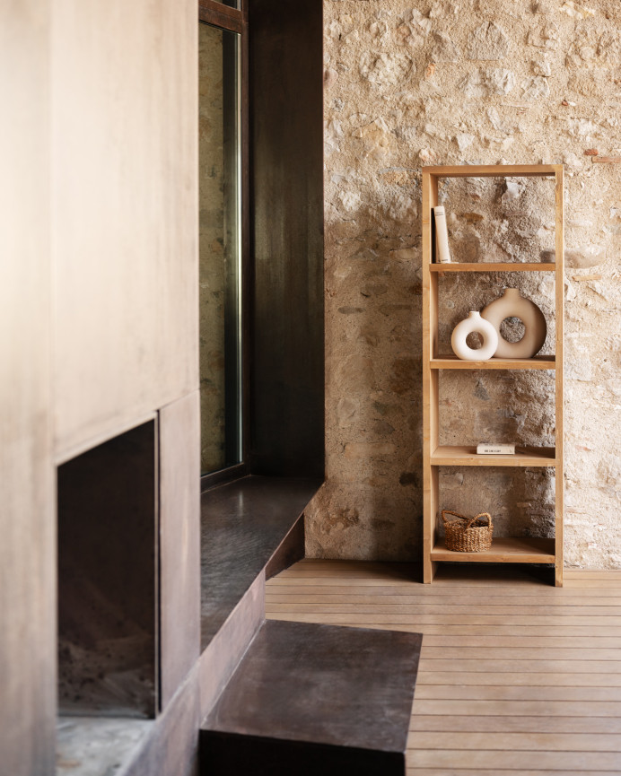 Solid wood shelf in medium oak tone, measuring 180x60cm.
