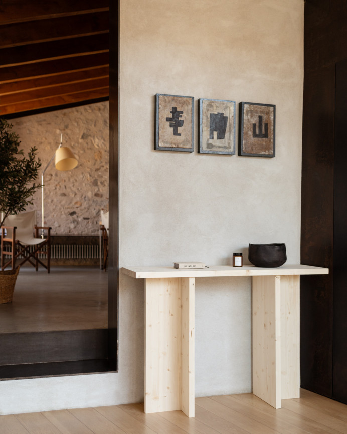 Solid wood console in a natural tone of 120x80cm.