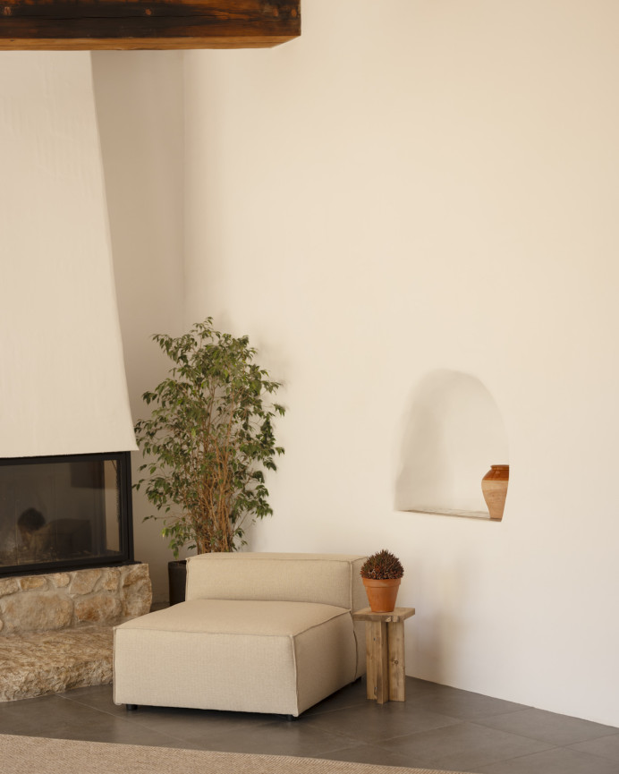 Brown beige armchair of 110x90cm.