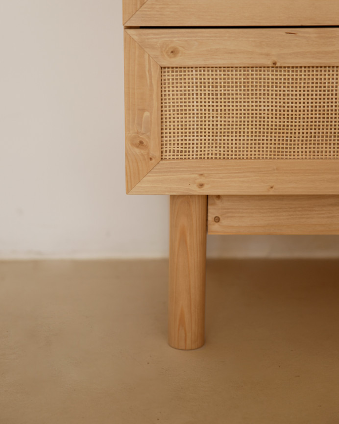 Solid wood and raffia chest of drawers with 6 drawers in a medium oak tone, 120x76cm.