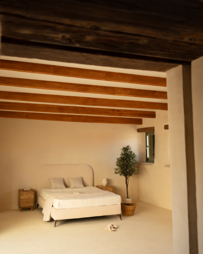 Upholstered base in beige bouclé for mattresses of various sizes