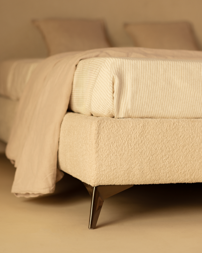 Upholstered base in beige bouclé for mattresses of various sizes