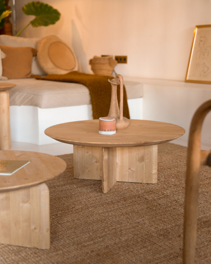 Solid wood round coffee table in medium oak tone in various sizes