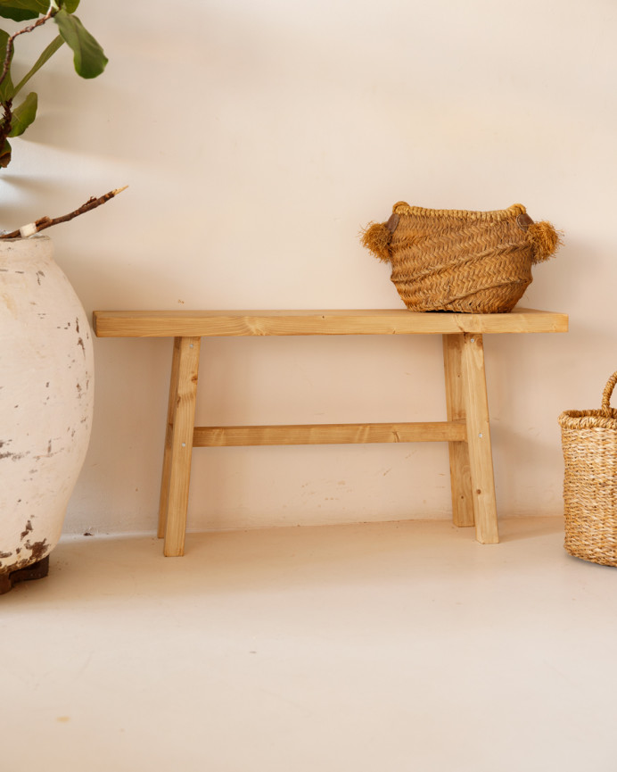 Solid wood stool in a medium oak tone, measuring 100x50cm.