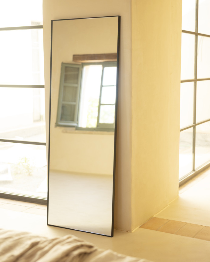 Rectangular stainless steel mirror in black tone measuring 58x158x2cm.